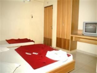 Ug Grand Hotel Bangalore Esterno foto