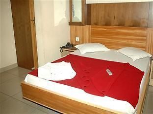 Ug Grand Hotel Bangalore Esterno foto